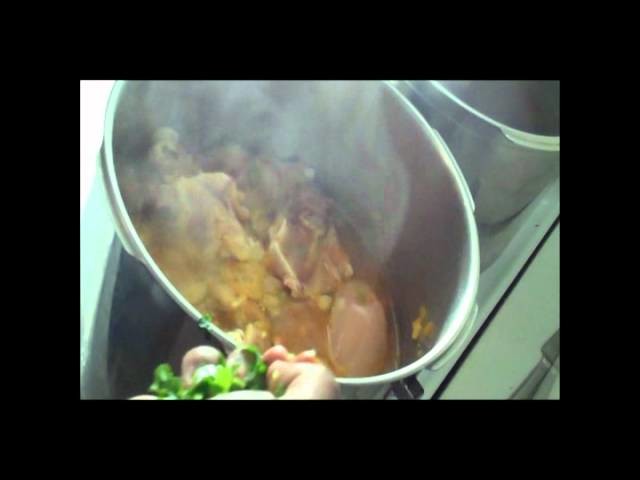 How to make Ecuadorian style chicken stew (seco de pollo)