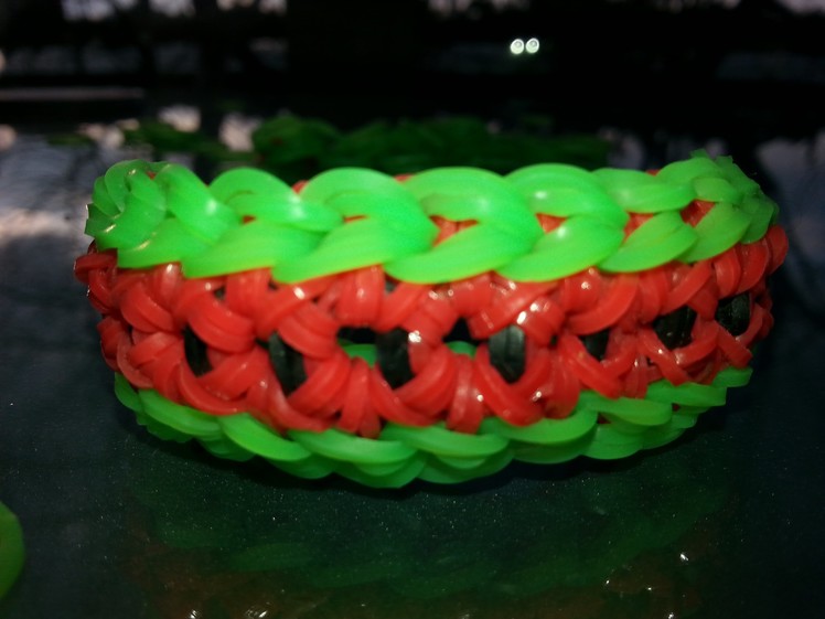 Lara's Looms - How to make Hexagon rubber band bracelet. Rainbow loom.