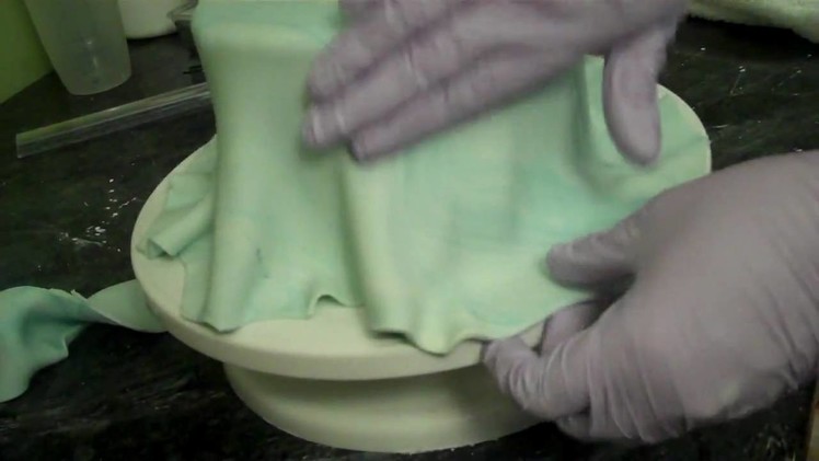 How To Cover a Cake in Fondant