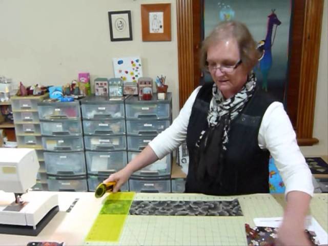 How to use 1 delicious Fat Quarter plus borders for a small Quilt - Quilting Tips & Techniques 104