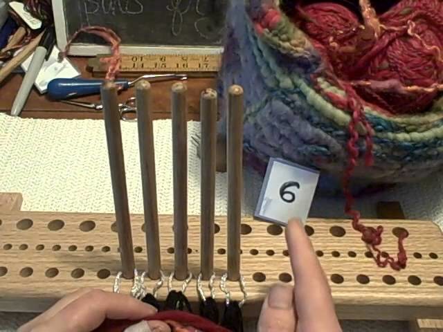 How to weave a circle on the peg loom