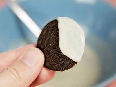 The Only Way To Eat Oreos