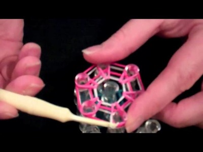 How to Make a Flower Charm with the Rainbow Loom