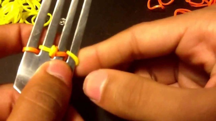 How to make a rainbow loom chain bracelet on a fork