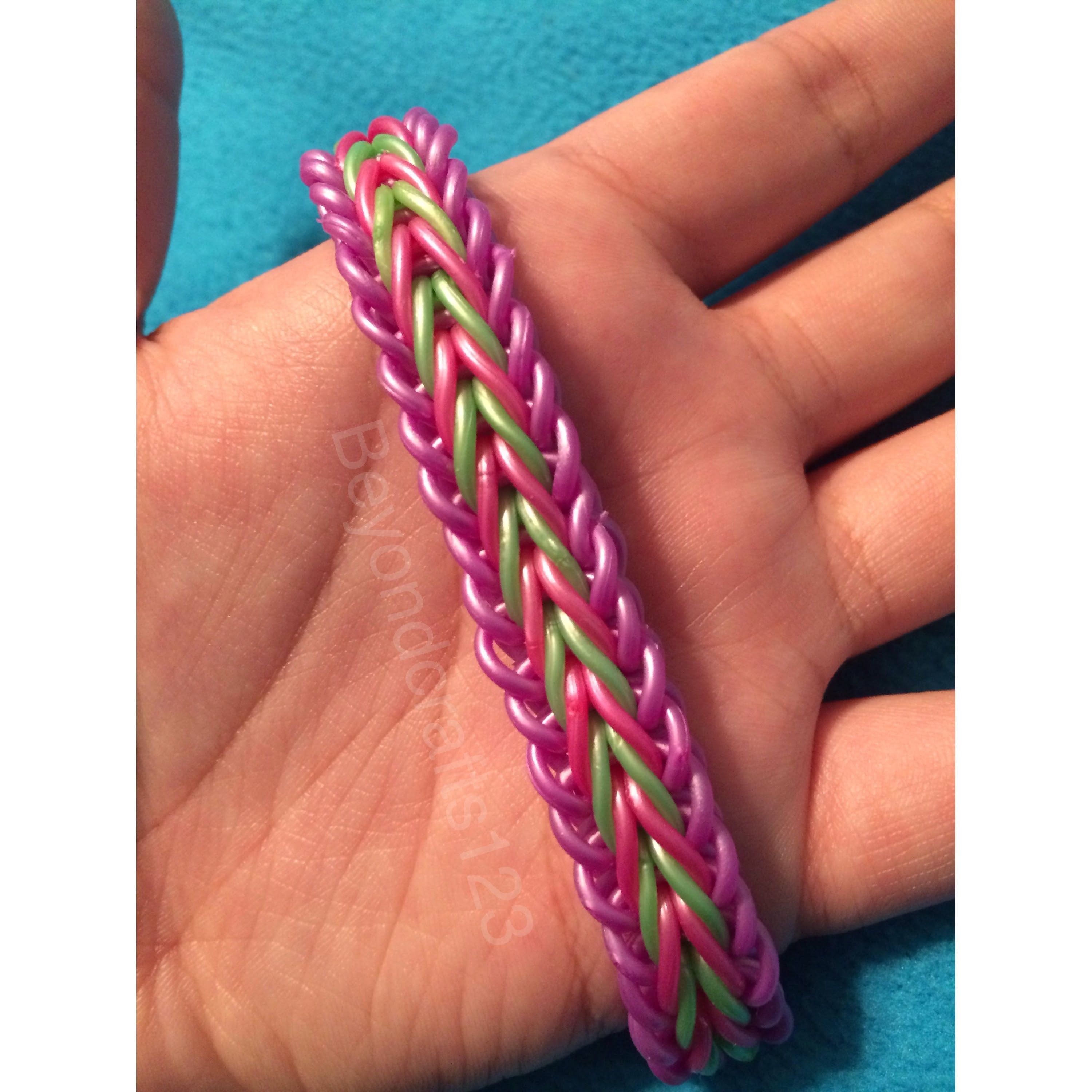 single-cross-fishtail-rainbow-loom-bracelet-tutorial