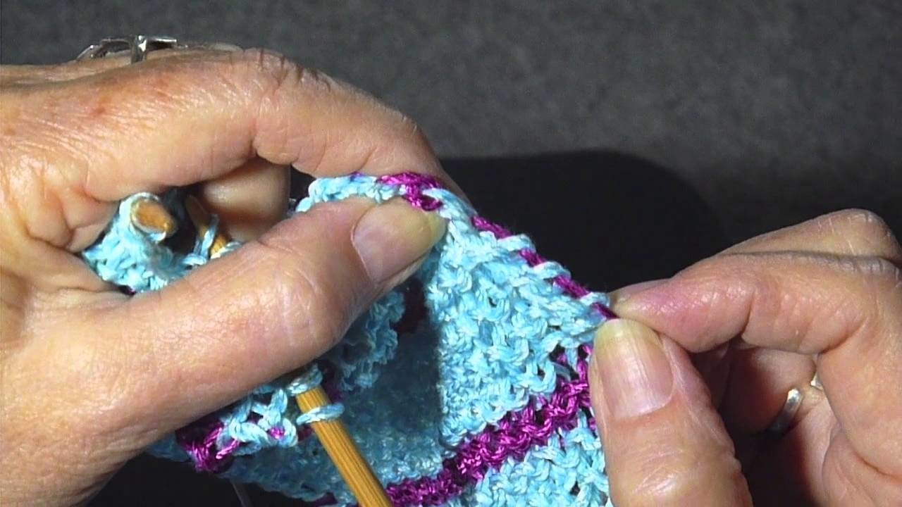 HOW TO CARRY YARN UP THE SIDE