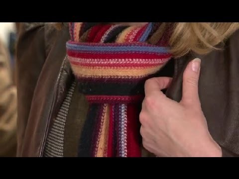 How to Tie a Winter Scarf Fashionably : Winter Fashion Tips
