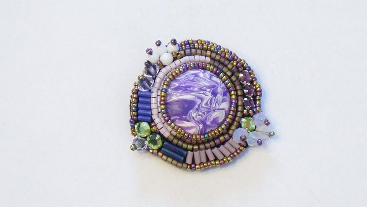 Sarubbest - Spilla embroidery con perline, cabochon, bicono e bugle (Tecnica Embroidery)