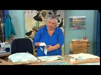 511-1 Donna Babylon creates a pillow cover to change with the seasons on It's Sew Easy