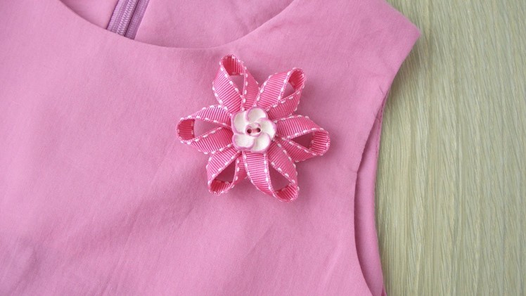 How To Make a Pretty Ribbon Flower Brooch - DIY Style Tutorial - Guidecentral