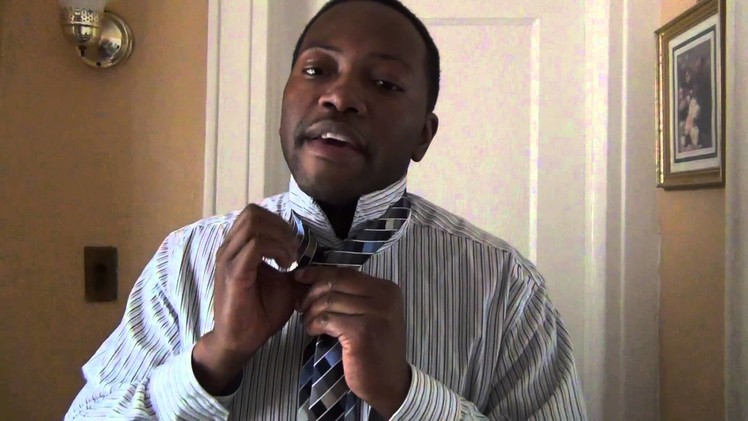 Gentleman's Corner - How to tie a Windsor knot