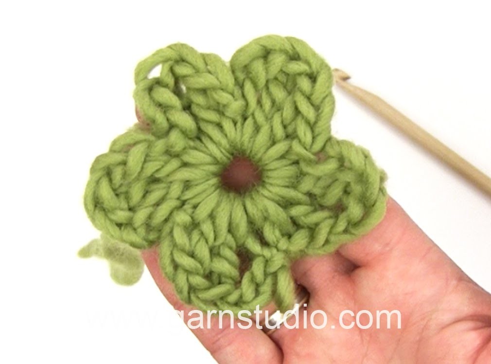 DROPS Crocheting Tutorial How to work a little flower in 15432