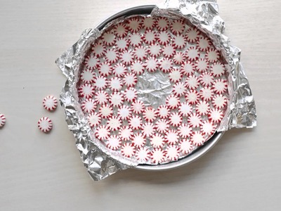 How to Make a Christmas Peppermint Plate Centerpiece