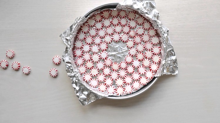 How to Make a Christmas Peppermint Plate Centerpiece