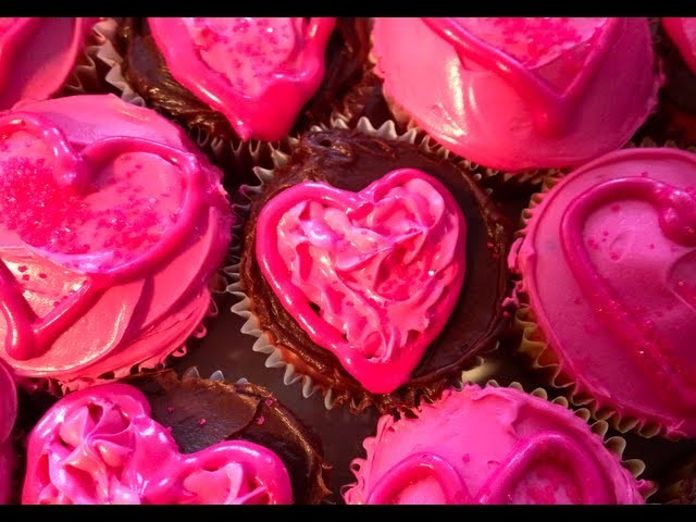 DIY: Valentines Day Cupcakes!  ♡ Theeasydiy #ChefJess