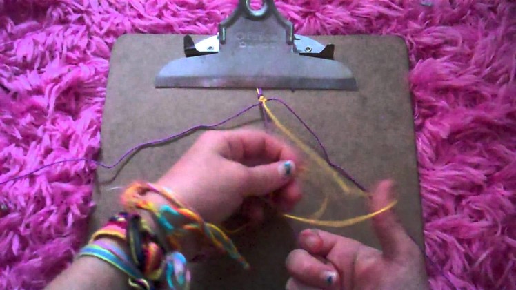 How to make the zig zag with a backround friendship bracelet