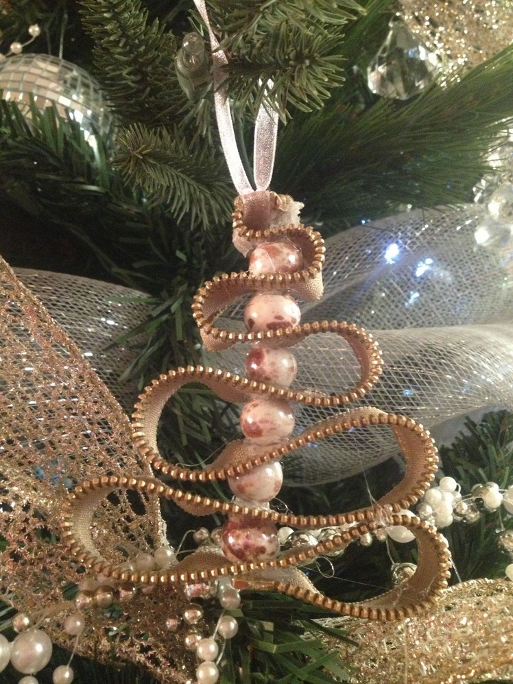 DIY Zipper Christmas Ornament