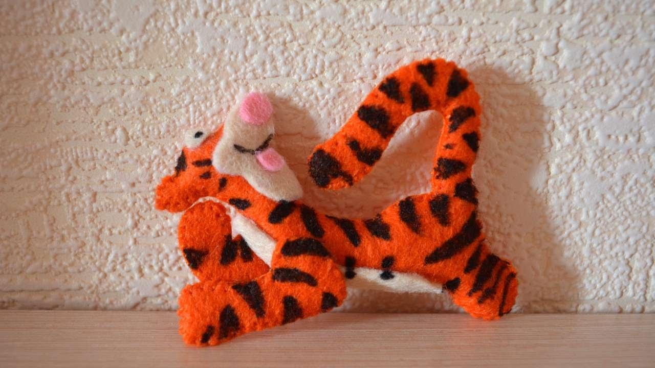 How To Make A Tiger Made ​​of Felt - DIY Home Tutorial - Guidecentral