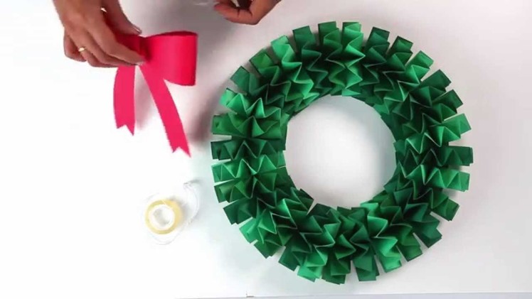 How to make an accordion folded paper wreath