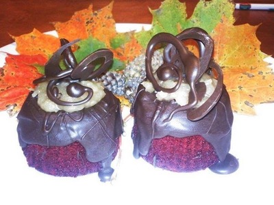 Cupcake Decorating Tutorial - German Chocolate