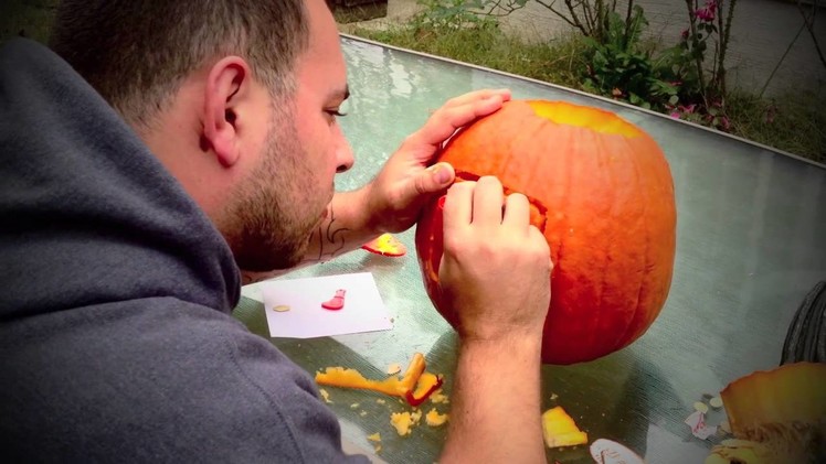 Time Lapse Jack-O-Lantern Pumpkin Carving Halloween Decorating w. RKVC