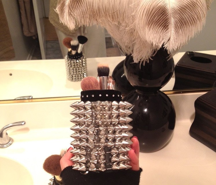 DIY 10 min. 10$ gift idea! Spike trimmed make-up brush holders:)