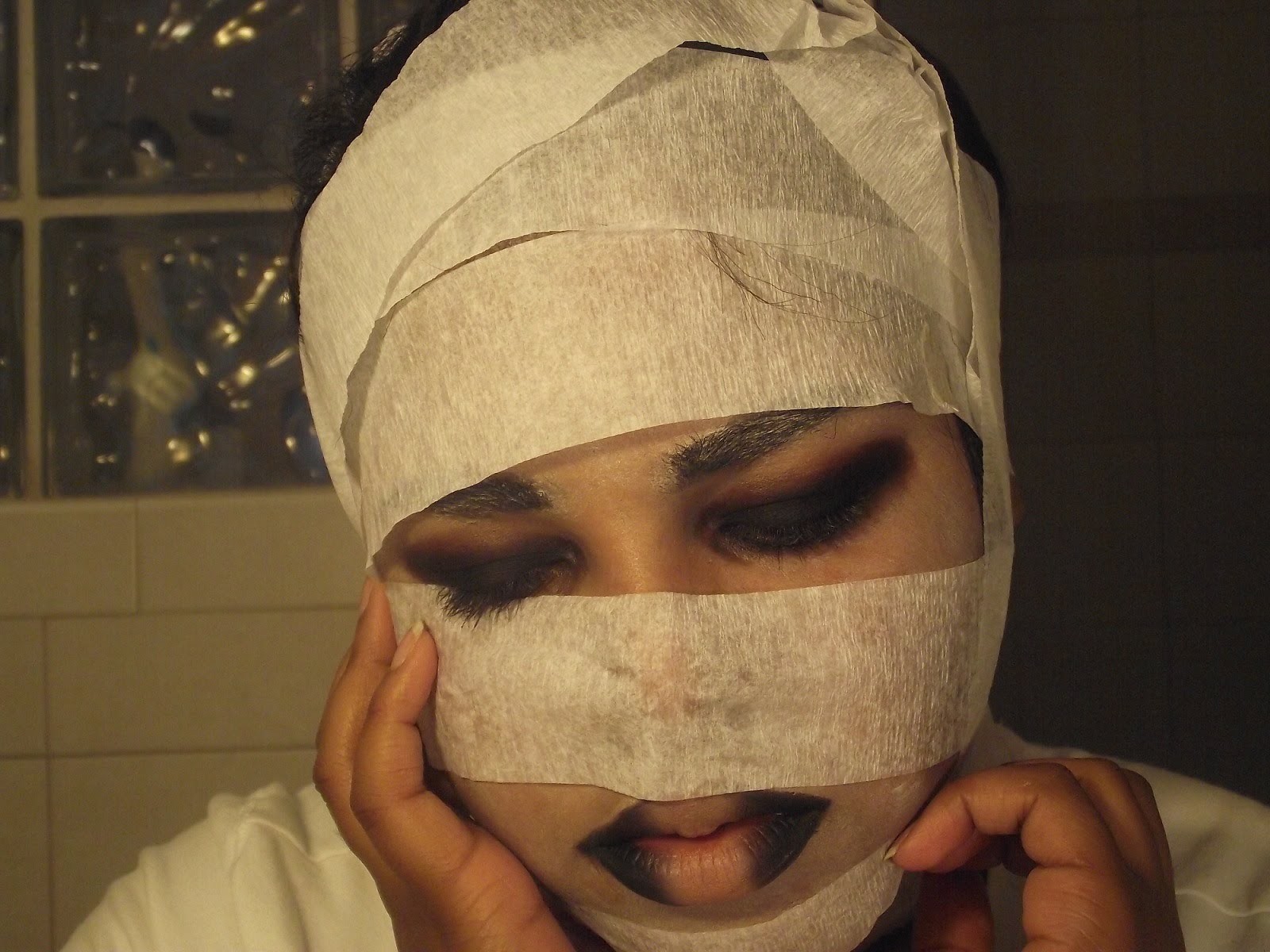 DIY Mummy Costume and Makeup Tutorial.