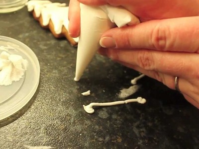 How to pipe icing