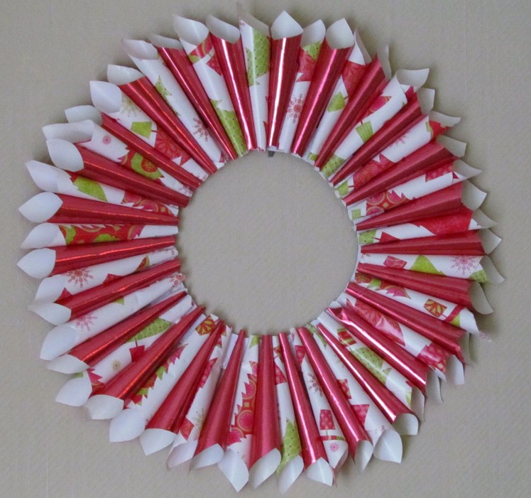How to make a gift wrap holiday wreath