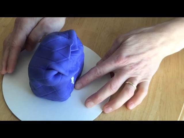 Mini Purse Cakes: How to Make the Purple Backpack