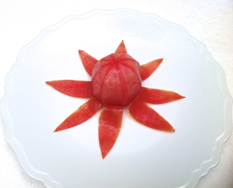 How to Make a Flower or a Sun with a Tomato (HD)