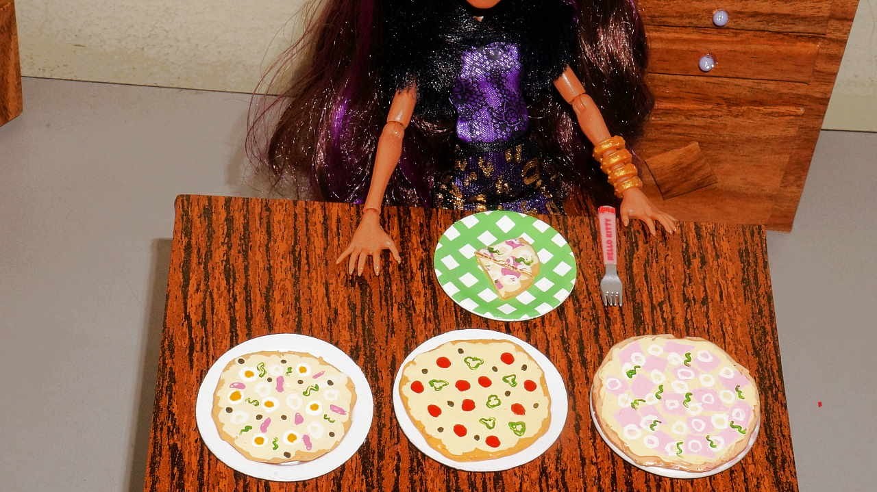 How to make pizza (with hot glue) for doll (Monster High, Barbie, etc)