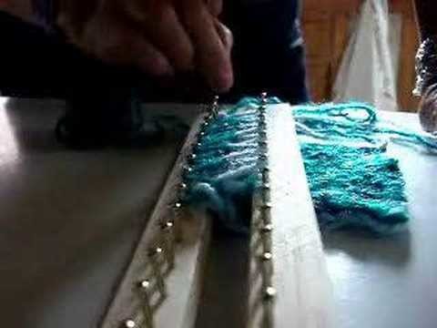 Loom knitting double color scarf IV - Alternando colores