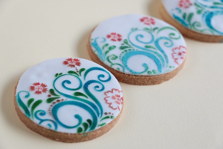 3 Ways To Colour Stenciled Cookies