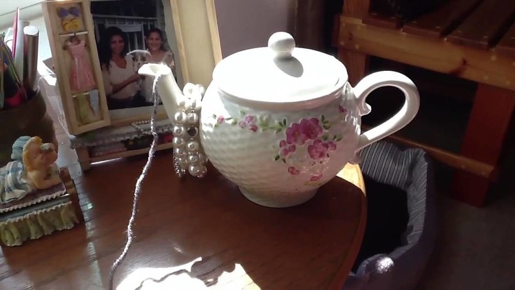 Creative Way To Hold Balls Of Yarn. A Porcelain Teapot Is Perfect!