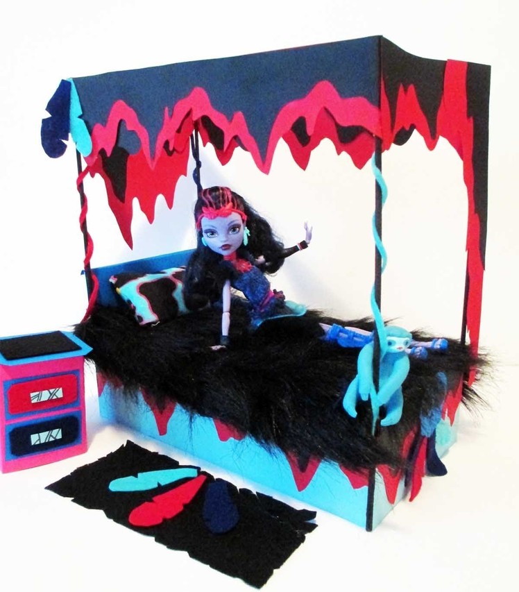 How to make a Jane Boolittle Doll Bed Tutorial. Monster High