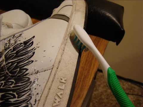 How to whiten dirty white shoes