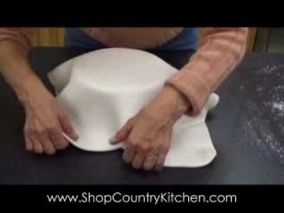Covering a Cake With Fondant