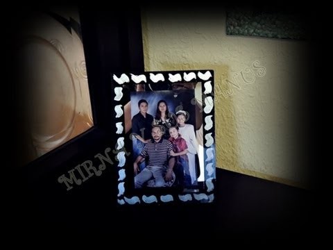 Decorando un portarretratos .Decorating a photoframe