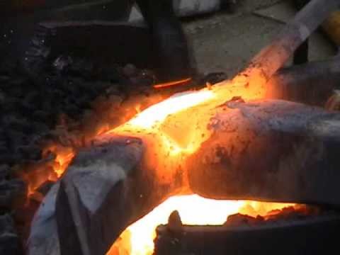 Forge  welding small anchor.wmv