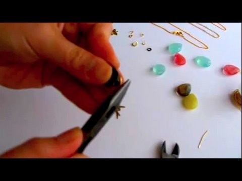 How-to Make a Charm Drop Necklace, Threadbanger
