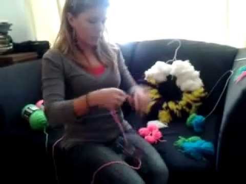 How to make a Christmas Wreath out of yarn