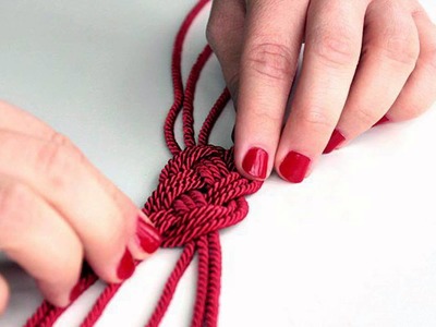 How to make yarn necklace?