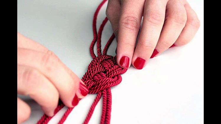 How to make yarn necklace?