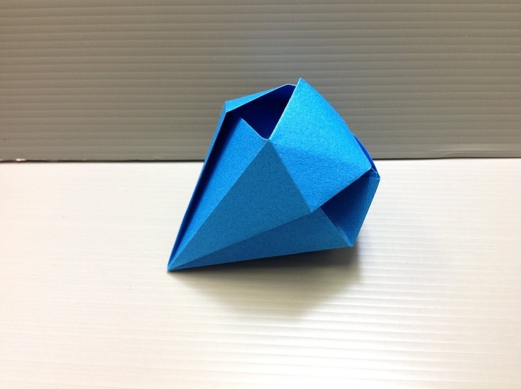 Daily Origami: 120 - Windeggo