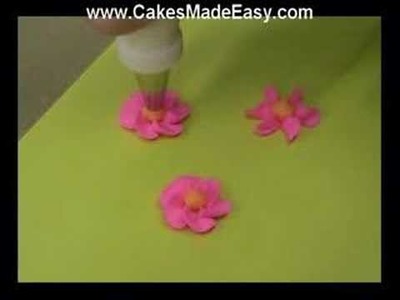Learning the Secrets to Cake Decorating