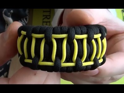 Paracord bracelet with a "zigzag" pattern