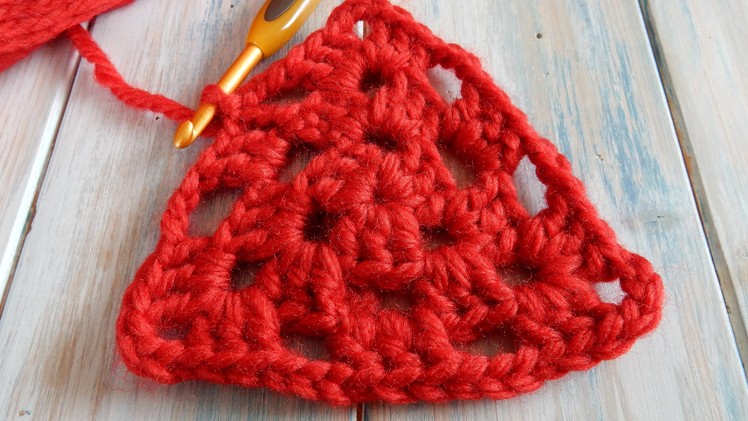 How to Crochet a Simple Granny Triangle