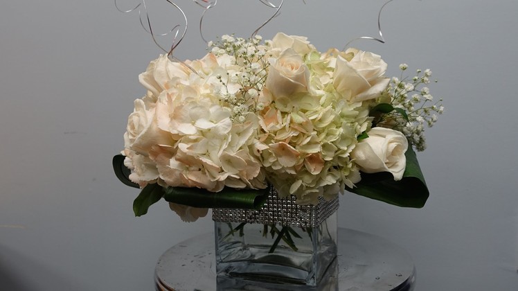 How to Make a Centerpiece with Hydrangeas and Roses in a Cube Vase