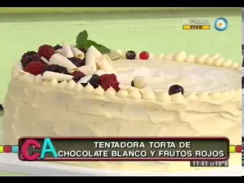 Torta de chocolate blanco y frutos rojos